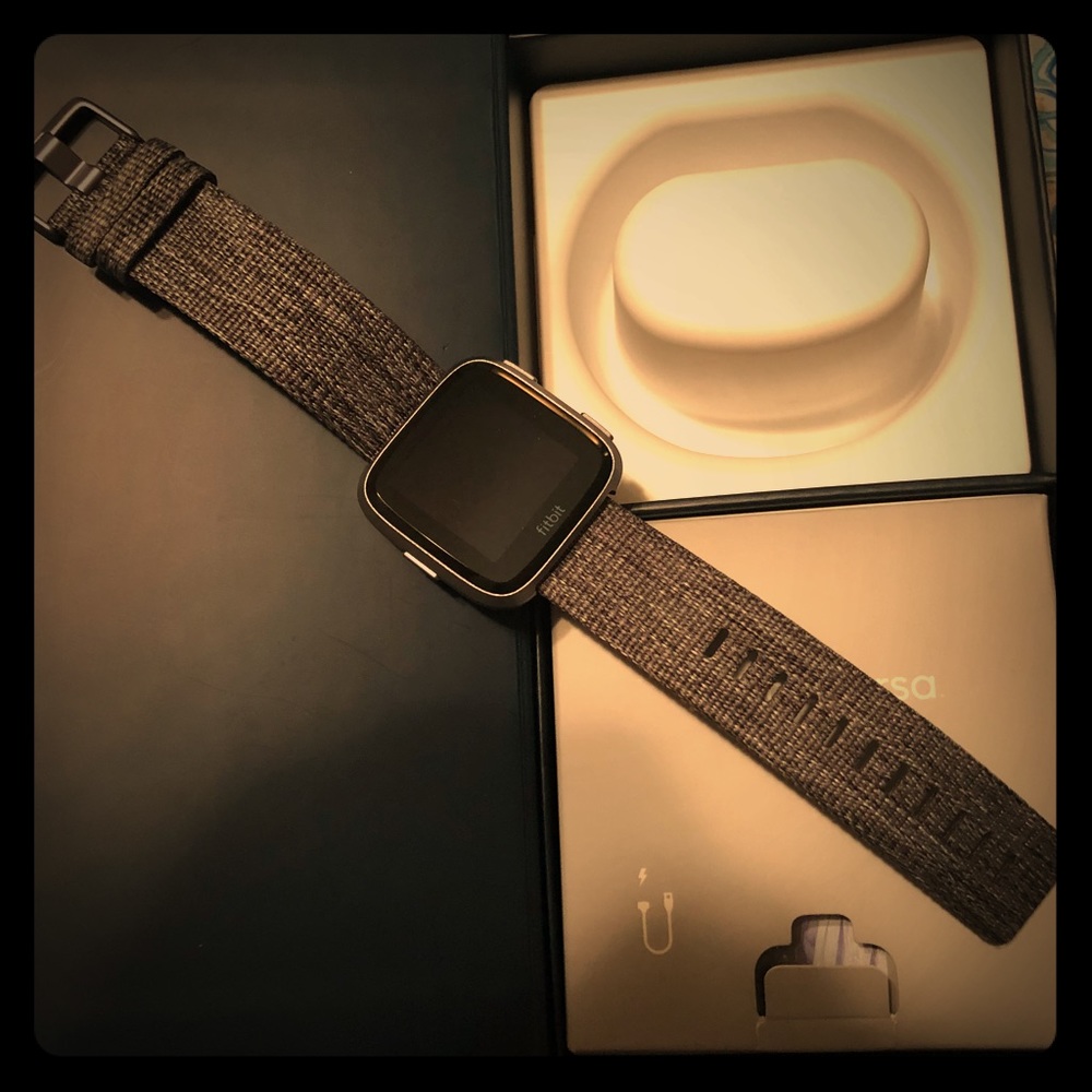 Fitbit Versa new in box, never used!